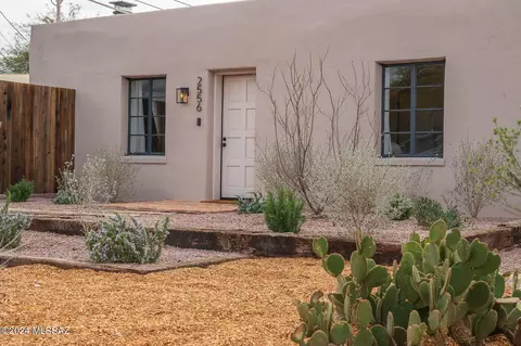 2556 E Seneca St, Tucson, AZ 85716