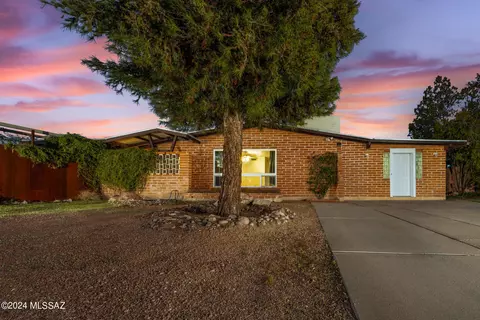 8351 E Koralee Pl, Tucson, AZ 85710