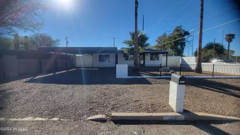 3902 E Montecito St, Tucson, AZ 85711
