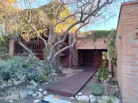 6100 E Paseo Ventoso, Tucson, AZ 85750