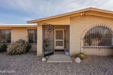 8608 N Mahogany Rd, Tucson, AZ 85704