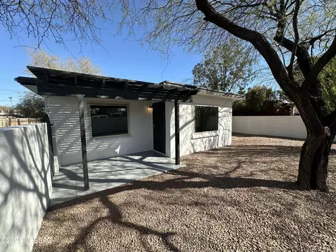 4067 E Santa Barbara Ave, Tucson, AZ 85711