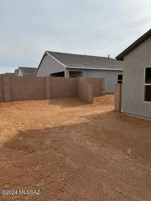 Exterior - 686 W Wilkinson St, Vail, AZ 85641 photo 4 of 5