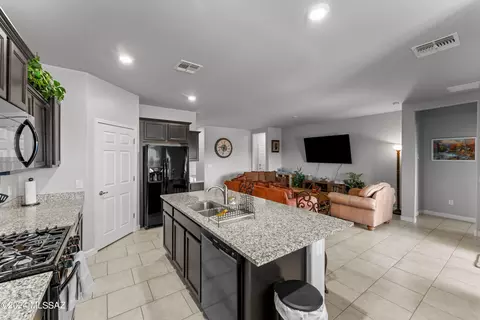 Kitchen - 12032 E Becker Dr, Vail, AZ 85641 photo 2 of 4