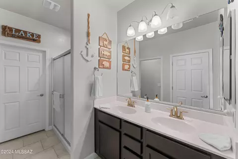 Bath - 12032 E Becker Dr, Vail, AZ 85641 photo 3 of 3
