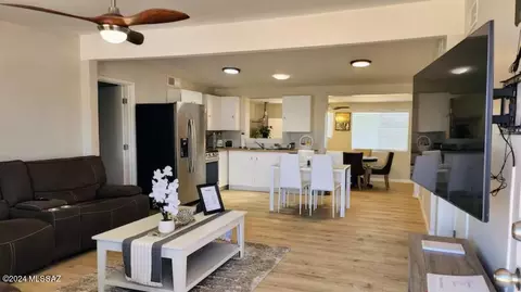 1323 W Simmons Pl, Tucson, AZ 85705