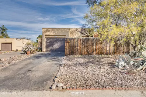 4256 W Pyracantha Dr, Tucson, AZ 85741