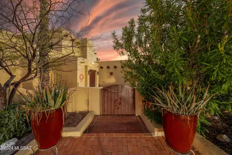 9740 E Martin Dr, Tucson, AZ 85749