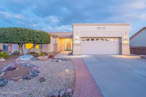 260 N Bluebird Dr, Green Valley, AZ 85614