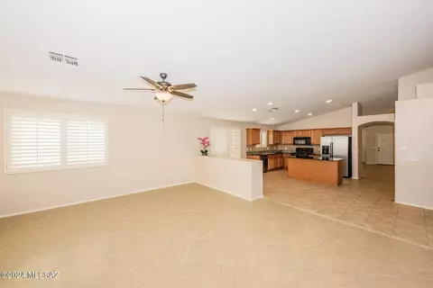 Living - 10591 S Varner Dr, Vail, AZ 85641 photo 2 of 3