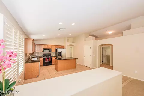 Living - 10591 S Varner Dr, Vail, AZ 85641 photo 3 of 3