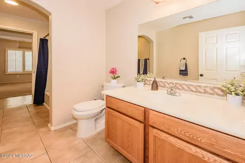 Bath - 10591 S Varner Dr, Vail, AZ 85641 photo 1 of 3