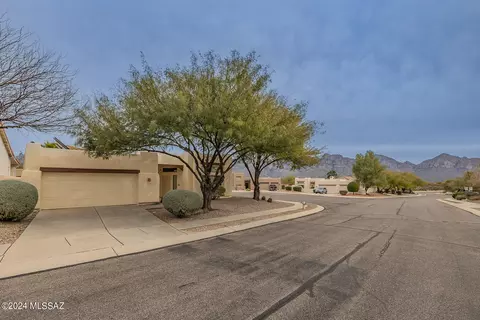12780 N Pioneer Way, Oro Valley, AZ 85755