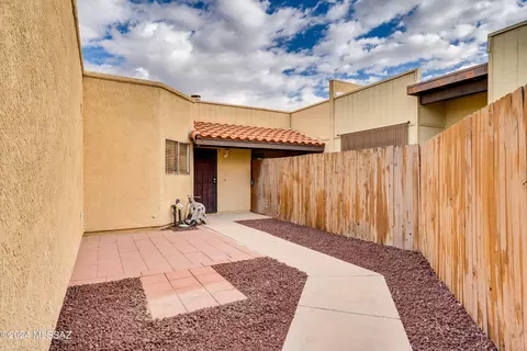 4504 W Pyracantha Dr, Tucson, AZ 85741