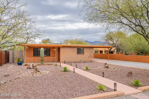 2009 E Blacklidge Dr, Tucson, AZ 85719
