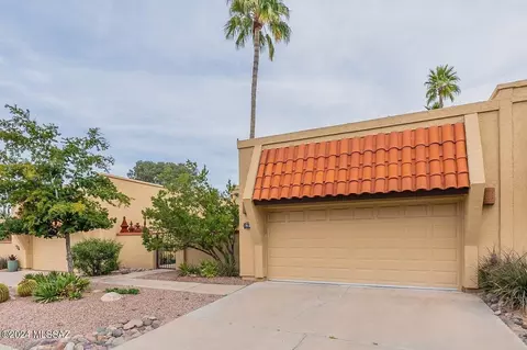 911 E Camino Corrida, Oro Valley, AZ 85704