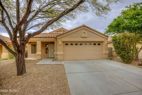 6657 E Ladonna Ln, Tucson, AZ 85756