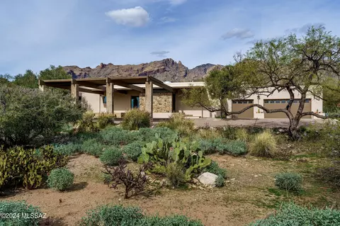 6520 N Alvernon Way, Tucson, AZ 85718