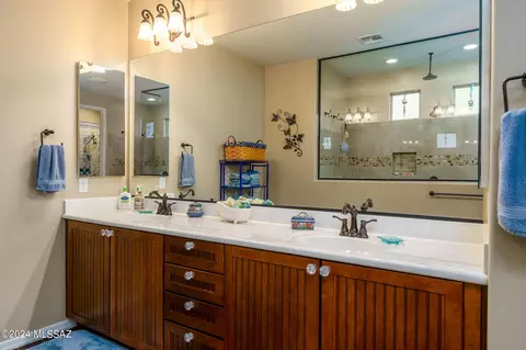 Bath - 13893 E Poelstra St, Vail, AZ 85641 photo 3 of 5