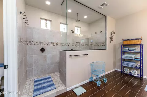 Bath - 13893 E Poelstra St, Vail, AZ 85641 photo 1 of 5