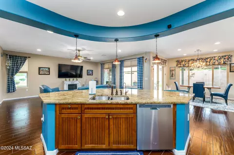 Kitchen - 13893 E Poelstra St, Vail, AZ 85641 photo 4 of 5
