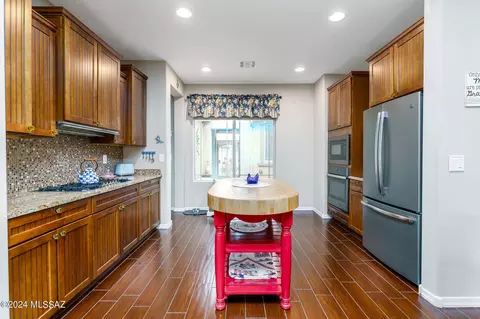 Kitchen - 13893 E Poelstra St, Vail, AZ 85641 photo 2 of 5