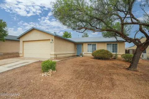 8945 E Pomegranate St, Tucson, AZ 85730