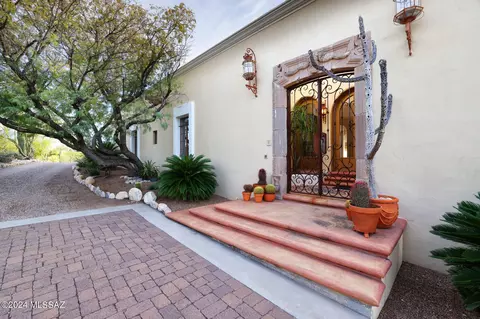 5330 N Via Alcalde, Tucson, AZ 85718