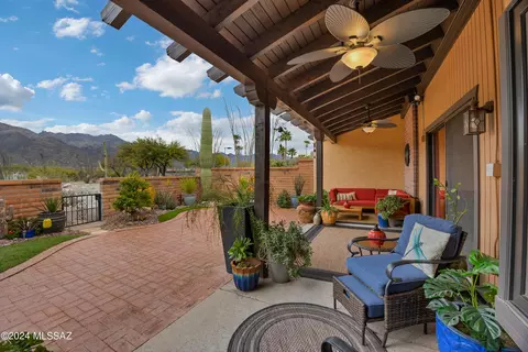 6809 E Va Vigna, Tucson, AZ 85750