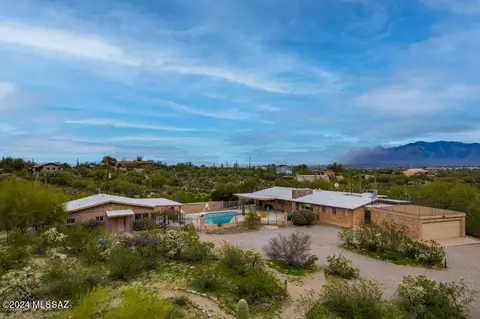 2405 N Summit Dr, Tucson, AZ 85745