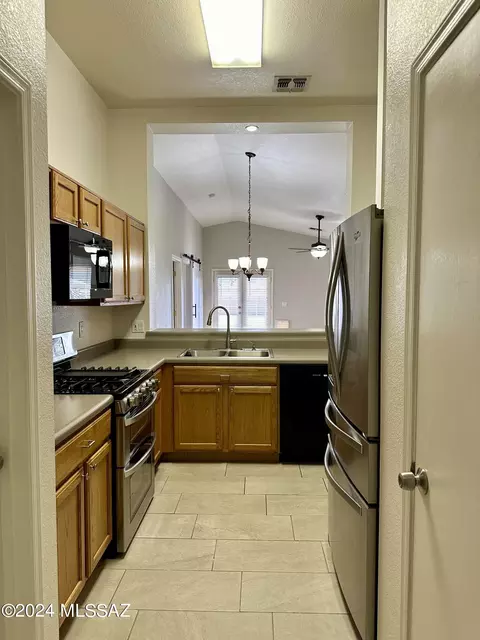 Kitchen - 7016 E Strike Eagle Way, Tucson, AZ 85730 photo 2 of 4