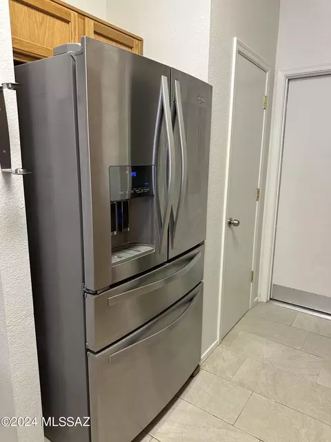 Kitchen - 7016 E Strike Eagle Way, Tucson, AZ 85730 photo 3 of 4