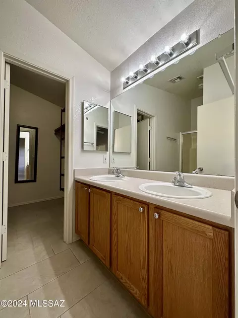 Bath - 7016 E Strike Eagle Way, Tucson, AZ 85730 photo 1 of 2