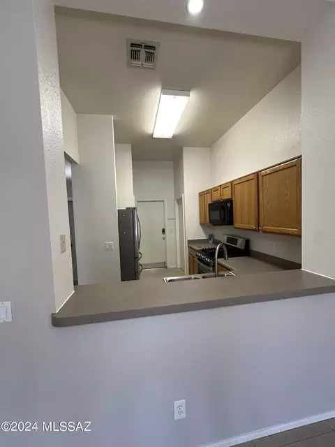 Kitchen - 7016 E Strike Eagle Way, Tucson, AZ 85730 photo 4 of 4
