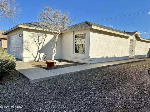 Exterior - 7016 E Strike Eagle Way, Tucson, AZ 85730 photo 2 of 6