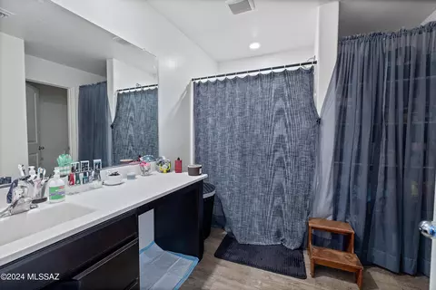 Bath - 4121 E Braddock Dr, Tucson, AZ 85706 photo 2 of 3