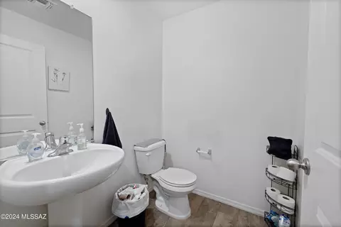 Bath - 4121 E Braddock Dr, Tucson, AZ 85706 photo 3 of 3