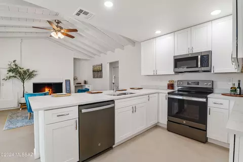 Kitchen - 5374 E 4th St, Tucson, AZ 85711 photo 4 of 4