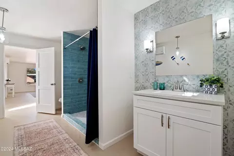 Bath - 5374 E 4th St, Tucson, AZ 85711 photo 2 of 4
