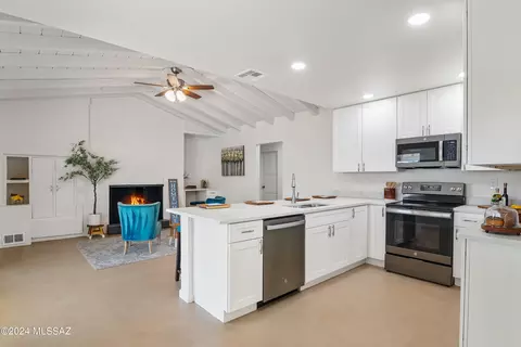 Kitchen - 5374 E 4th St, Tucson, AZ 85711 photo 1 of 4