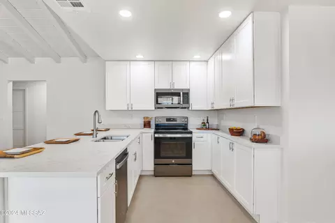 Kitchen - 5374 E 4th St, Tucson, AZ 85711 photo 2 of 4