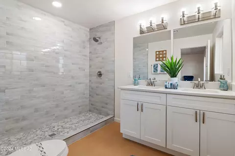 Bath - 5374 E 4th St, Tucson, AZ 85711 photo 4 of 4