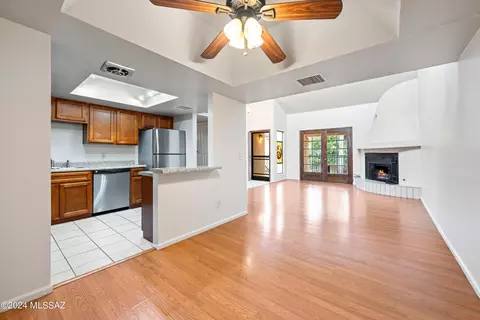 8271 N Oracle Rd #245, Tucson, AZ 85704