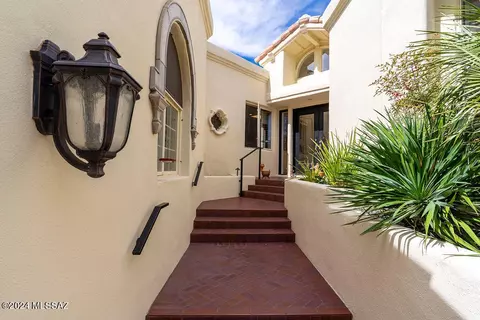 4987 E Calle Brillante, Tucson, AZ 85718