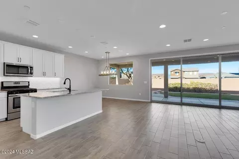 10245 E Lone Cactus Trl, Tucson, AZ 85747