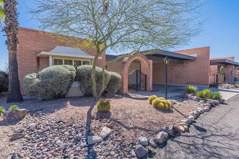 5530 N Arroyo Grande Dr, Tucson, AZ 85718