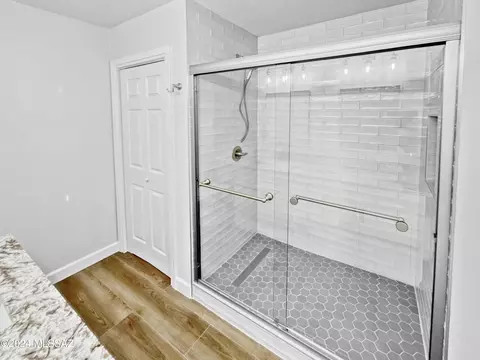 Bath - 10669 S Silverbluff Dr, Vail, AZ 85641 photo 3 of 4