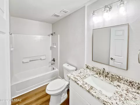Bath - 10669 S Silverbluff Dr, Vail, AZ 85641 photo 1 of 4