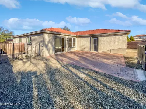 Exterior - 10669 S Silverbluff Dr, Vail, AZ 85641 photo 5 of 6