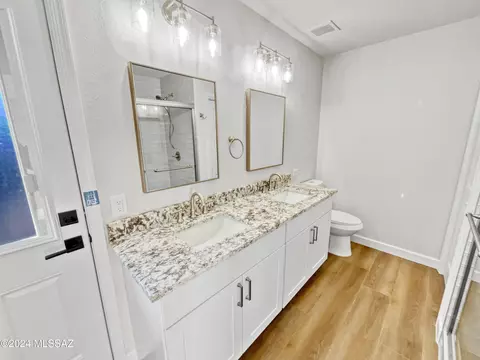 Bath - 10669 S Silverbluff Dr, Vail, AZ 85641 photo 2 of 4
